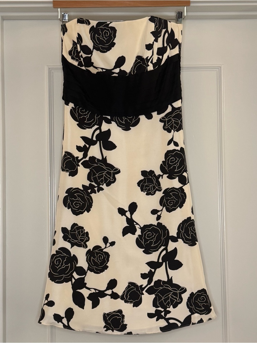 White House Black Market Strapless Silk Cocktail Dress in Floral Print Size 4